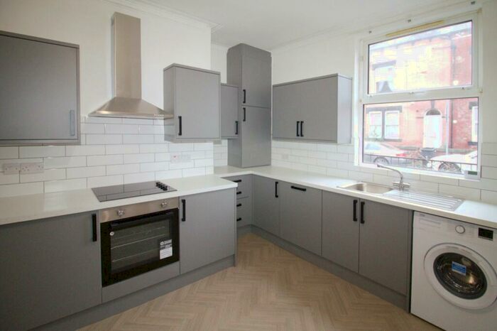 4 Bedroom End Of Terrace House To Rent In Aberdeen Walk, Armley, Leeds, LS12