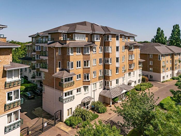 2 Bedroom Flat For Sale In Strand Drive, Richmond, TW9