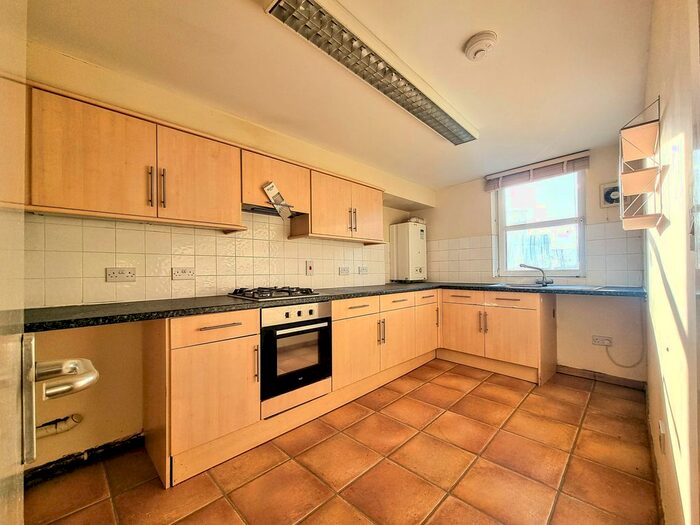 2 Bedroom Flat To Rent In Commercial Street, Aberdare CF44