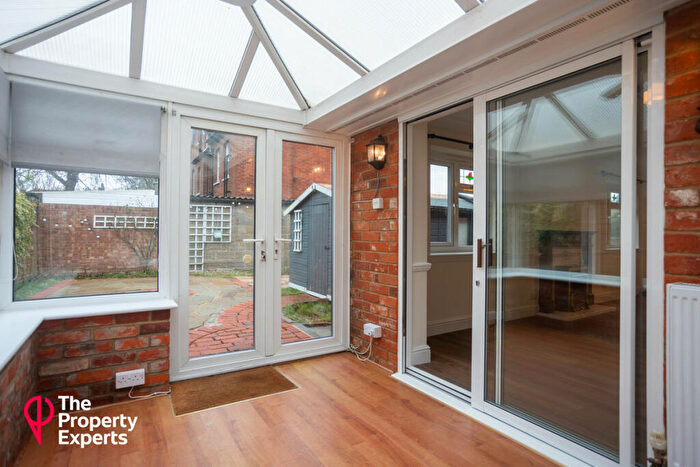 1 Bedroom Bungalow For Sale In Coley Avenue, Reading, RG1