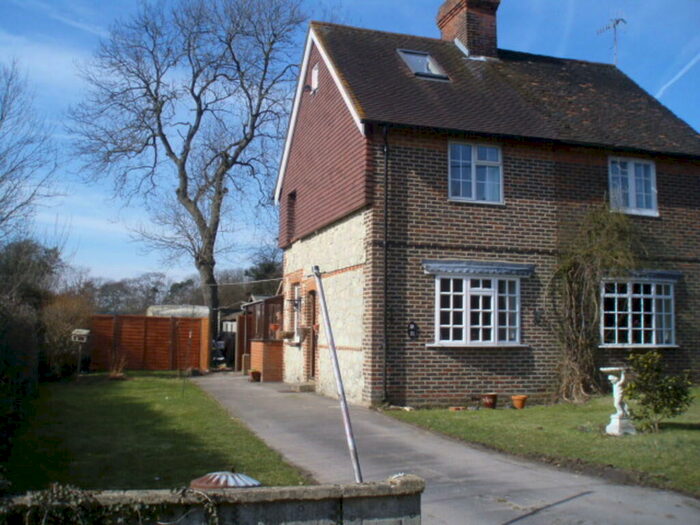 3 Bedroom Semi-Detached House To Rent In Oakwood Cottages, RH1