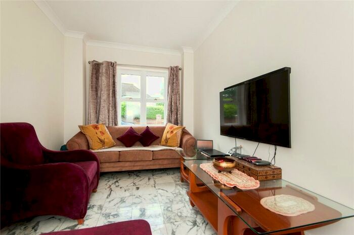 5 Bedroom Detached House For Sale In Orchard End, Weybridge, KT13