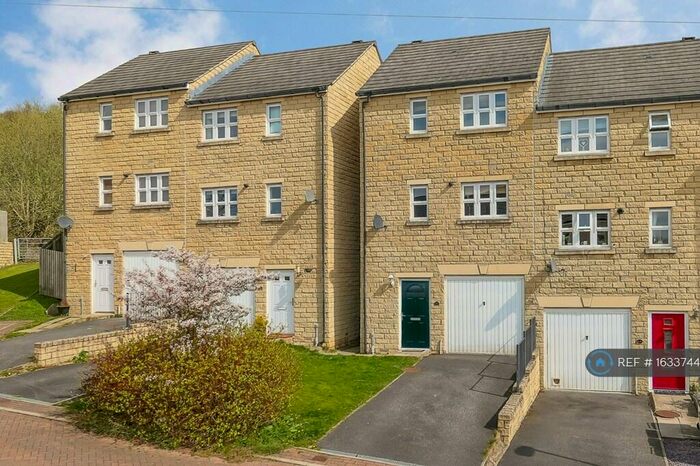 3 Bedroom Semi-Detached House To Rent In Herdwick View, East Morton, BD20