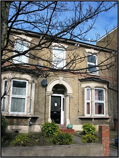 2 Bedroom Flat To Rent In Lordship Park, Stoke Newington, London, N16