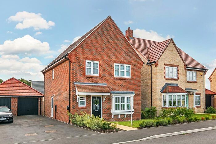 4 Bedroom Detached House For Sale In North Leigh, Oxfordshire, OX29