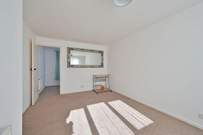 2 Bedroom Flat To Rent In , Watford, WD25
