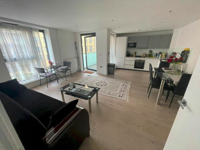 2 Bedroom Flat To Rent In Singapore Road, London, W13