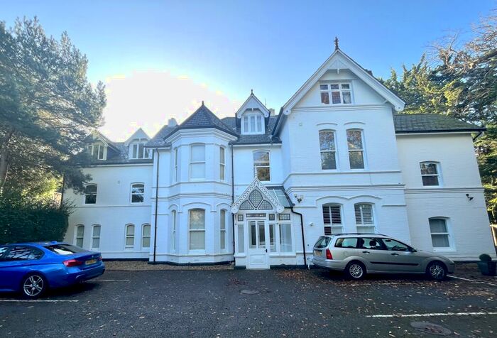 3 Bedroom Flat To Rent In Cavendish Road, Bournemouth, BH1