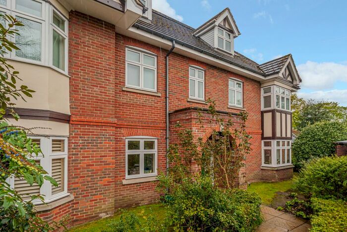 2 Bedroom Flat To Rent In Victoria Mews, Balfour Road, Weybridge, KT13