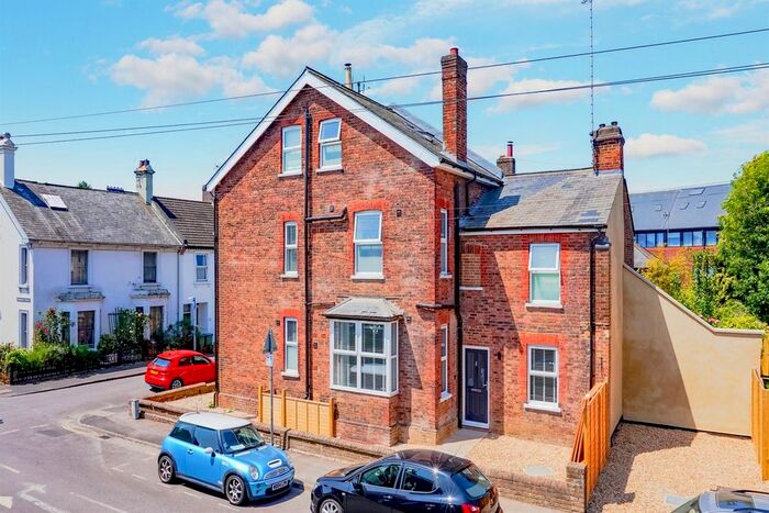 2 Bedroom Flat To Rent In Corner Mews, Chichester Terrace, Horsham, West Sussex, RH12