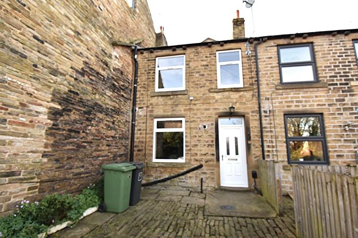 2 Bedroom Property To Rent In East Street, Lindley, Huddersfield, HD3