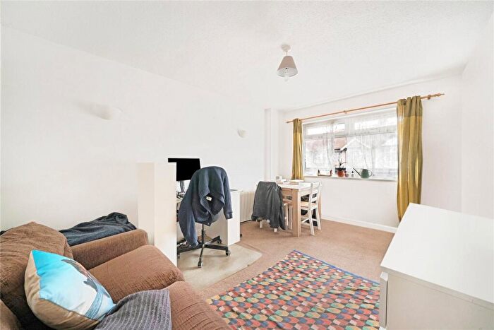 1 Bedroom Flat For Sale In Essex Road South, Leytonstone, London, E11