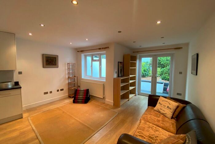 1 Bedroom Apartment To Rent In Birkbeck Place, West Dulwich, London, SE21