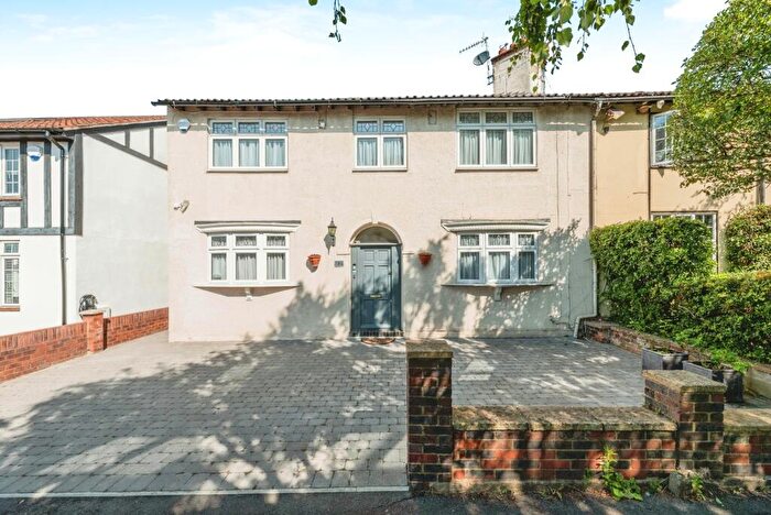 4 Bedroom Semi-Detached House To Rent In Cobham, KT11