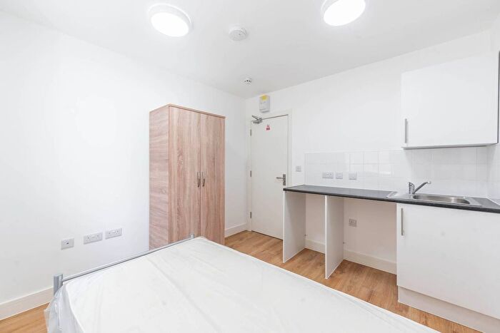 Studio To Rent In Freeland Road, Ealing, London, W5