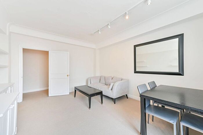 2 Bedroom Flat To Rent In Turks Row, Sloane Square, London, SW3