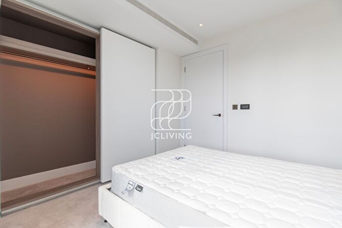 2 Bedroom Flat To Rent In Cascade Apartments, London, W12