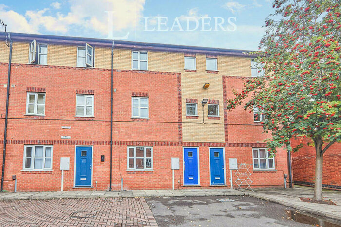 6 Bedroom Semi-Detached House To Rent In Denison Court, NG7