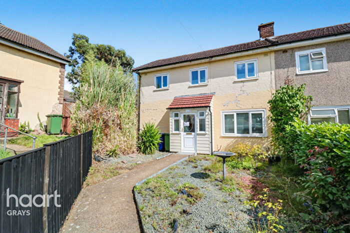 3 Bedroom End Of Terrace House For Sale In Lea Road, Chadwell St-Mary, RM16