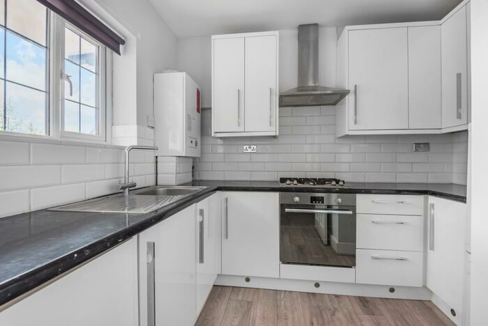2 Bedroom Flat To Rent In Chobham Road, Ascot, SL5
