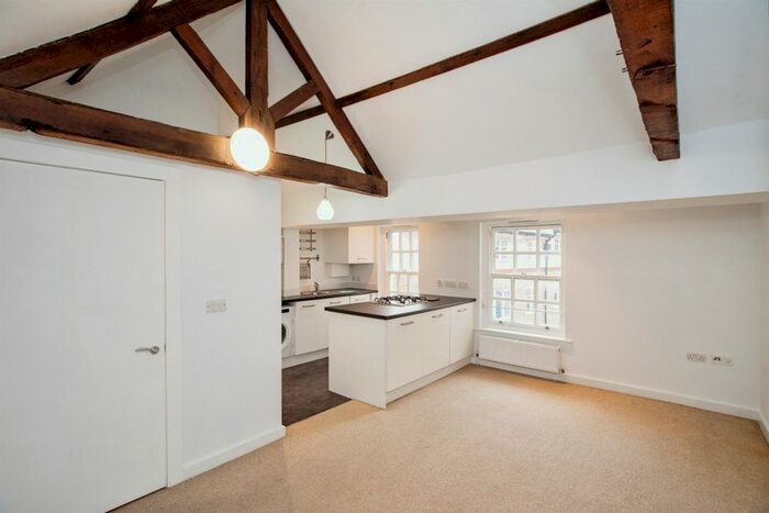 1 Bedroom Flat To Rent In Watford Field Road, Watford, WD18