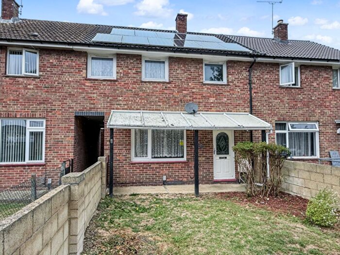 3 Bedroom Terraced House For Sale In Warminster Avenue, Swindon, SN2