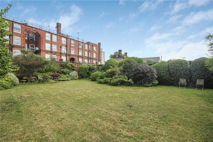 4 Bedroom Flat To Rent In Broadlands Avenue, London, SW16