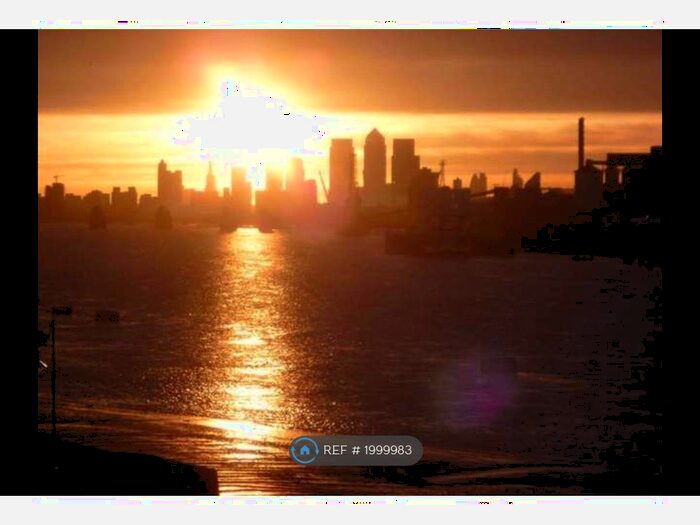 2 Bedroom Flat To Rent In Albert House, Woolwich, London, SE28