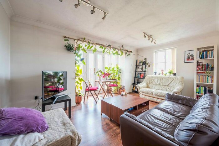 2 Bedroom Flat To Rent In Consul House, Bow, London, E3