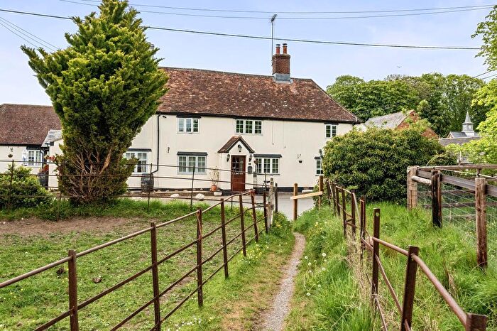 2 Bedroom Flat For Sale In Lambourn Woodlands, Berkshire, RG17