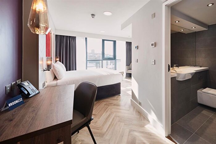 1 Bedroom Flat To Rent In Roomzzz Newcastle City Smart Clavering Place, Newcastle Upon Tyne, NE1