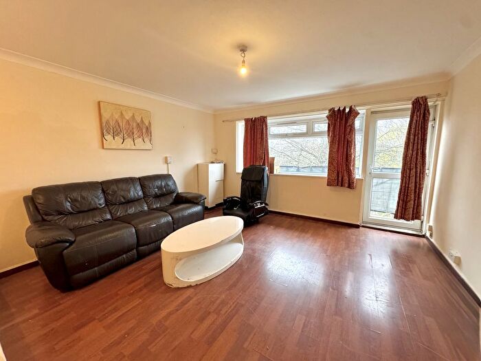 2 Bedroom Flat To Rent In Memorial Close, Hounslow, TW5