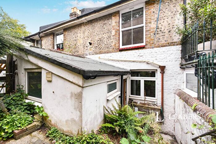 2 Bedroom Cottage To Rent In Lovers Walk Cottages, BN1