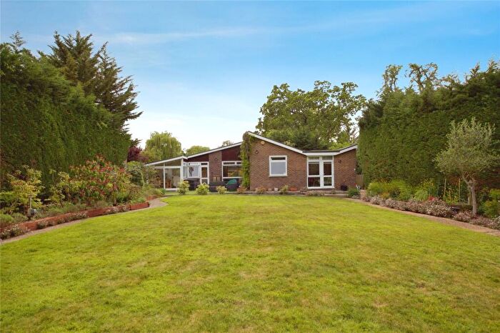 4 Bedroom Bungalow For Sale In South Lodge Drive, London, London, N14