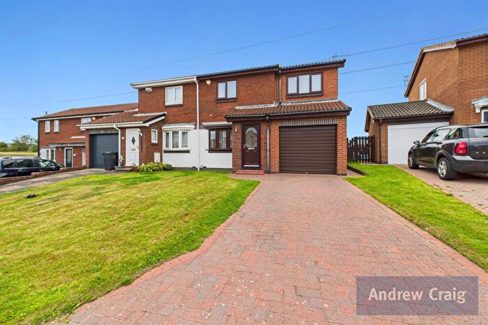 3 Bedroom Semi-Detached House For Sale In Cinderford Close, Boldon Colliery, NE35