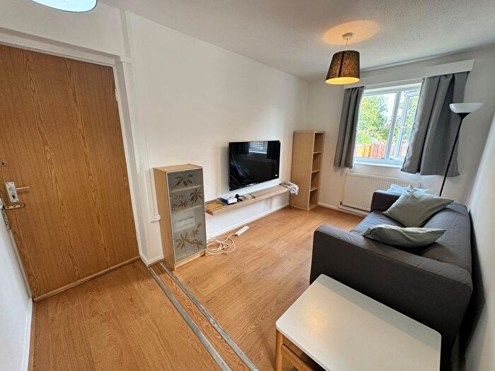 2 Bedroom Flat To Rent In Kendal Walk, Leeds, West Yorkshire, LS3