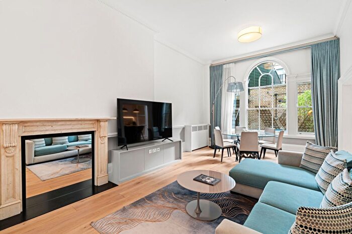 2 Bedroom Flat To Rent In Hertford Street, London, W1J