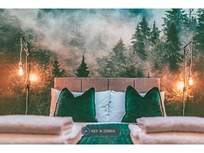 2 Bedroom Flat To Rent In Bridge Street Row East, Chester, CH1