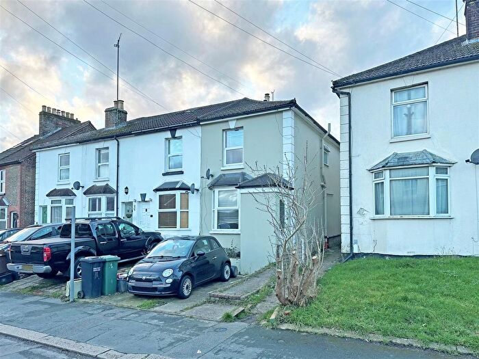 3 Bedroom End Terrace House For Sale In Earlswood Road, Redhill, RH1
