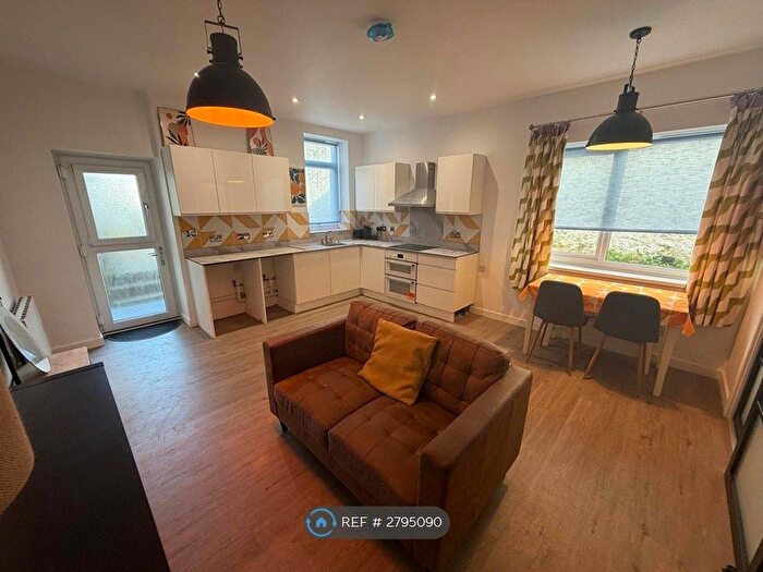 1 Bedroom Flat To Rent In Dimond St, Pembroke Dock, SA72