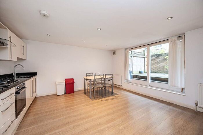 2 Bedroom Flat To Rent In Myrdle Street, Whitechapel, London, E1