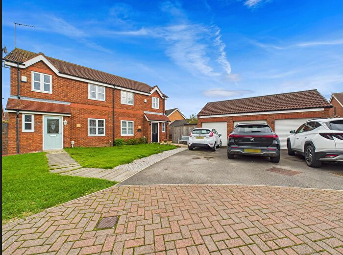 3 Bedroom Semi-Detached House To Rent In Easter Wood Close, Bransholme, Hull, North Humberside, HU7