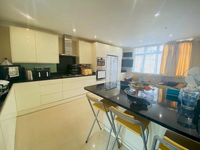 4 Bedroom House To Rent In Latymer Way, Edmonton, N9