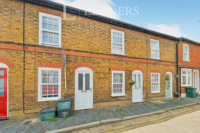 2 Bedroom Terraced House To Rent In College Place, AL3