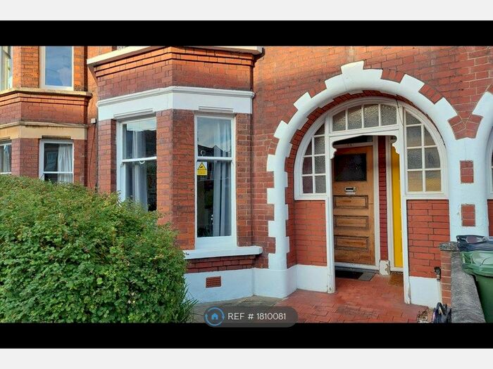 2 Bedroom Flat To Rent In Fieldhouse Road, London, SW12