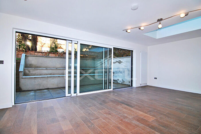 4 Bedroom Semi-Detached House To Rent In Temple Fortune, Golders Green, NW11