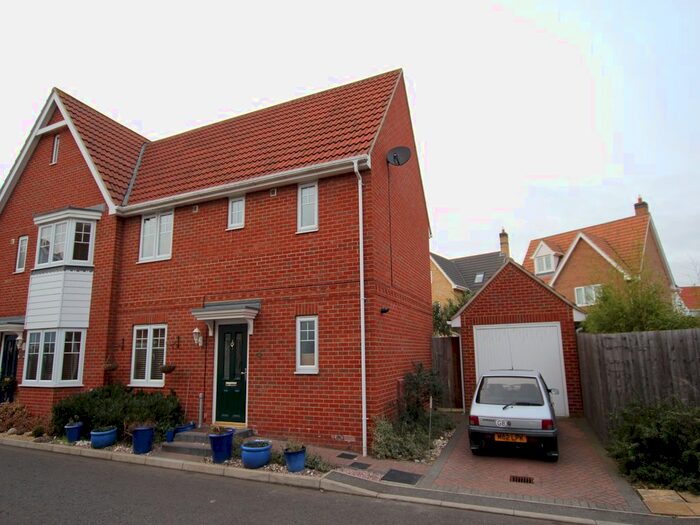 3 Bedroom Semi-Detached House To Rent In Acacia Drive, Dunmow, Essex, CM6