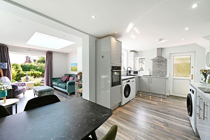 3 Bedroom Semi-detached House For Sale In School Lane, Dronfield, S18
