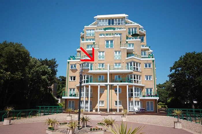 2 Bedroom Apartment For Sale In Manor Road, Bournemouth, Dorset, BH1