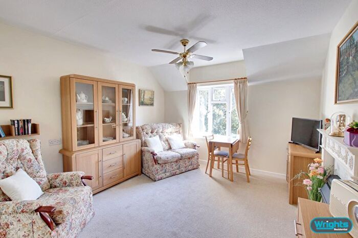 1 Bedroom Flat For Sale In Polebarn Road, Trowbridge, BA14